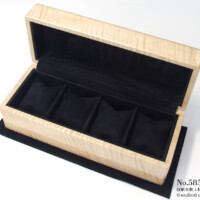 内装仕上げ:フランス産特級ラムレザー・スエード / 黒 収納本数:4本仕様 内装仕上げ:フランス産特級ラムレザー・スエード / 黒 収納本数:3本仕様