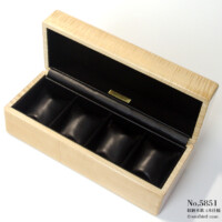 内装仕上げ:フランス産特級ラムレザー / 黒 収納本数:4本仕様 内装仕上げ:フランス産特級ラムレザー / 黒 収納本数:4本仕様