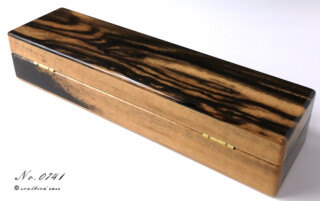 黒柿材 革ベルトを伸ばして1本用時計ケース背面