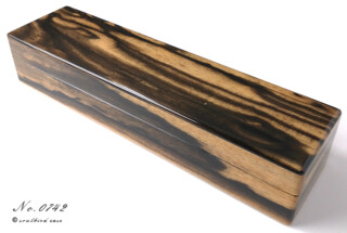 黒柿 革ベルトを伸ばして1本用時計ケース前面