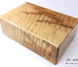 No.1745 Watch case for 10 watches, horse chestnut No. 1745—Watch Case for 10 Tochi—Front View